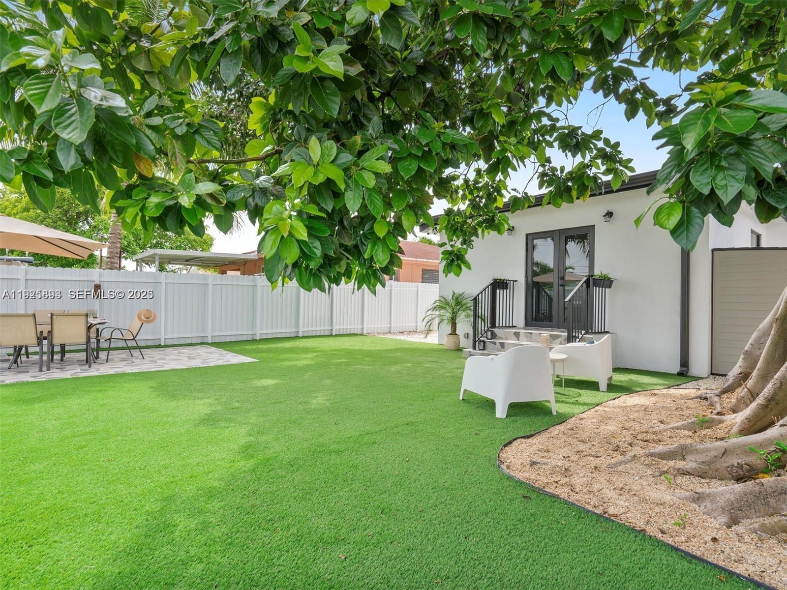 2171 NW 49th St Miami, FL 33142