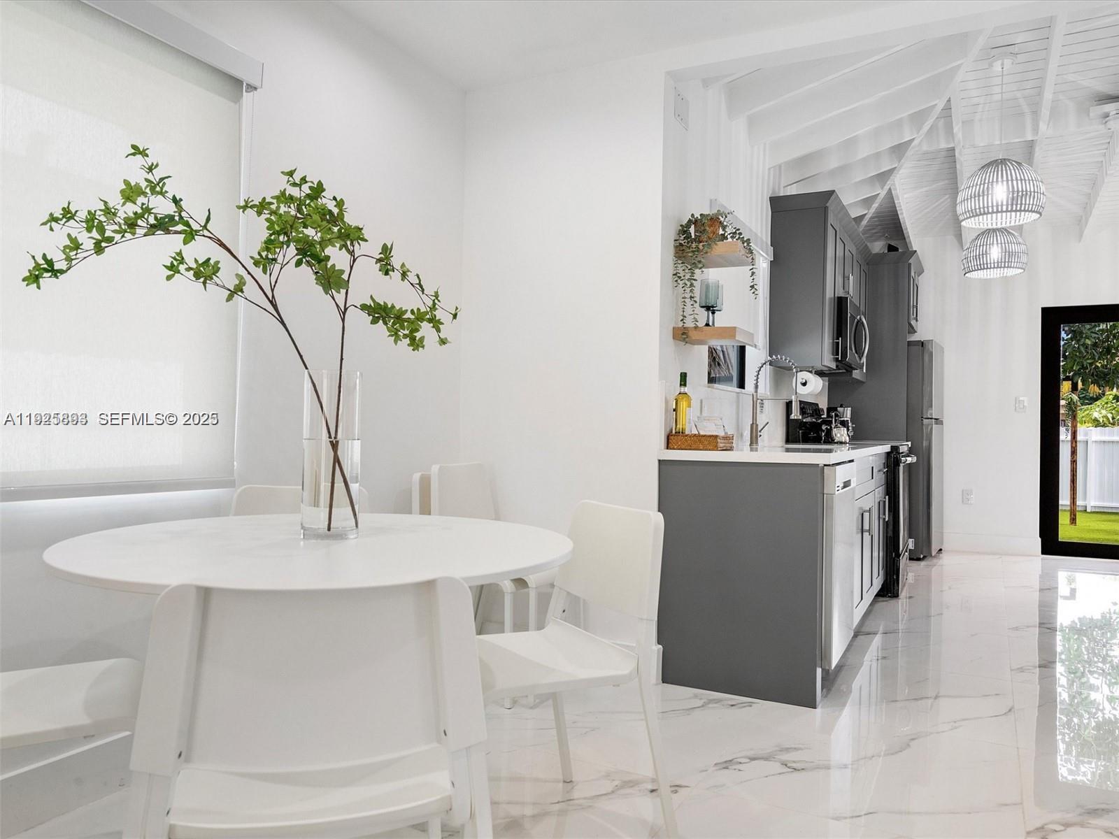 2171 NW 49th St Miami, FL 33142