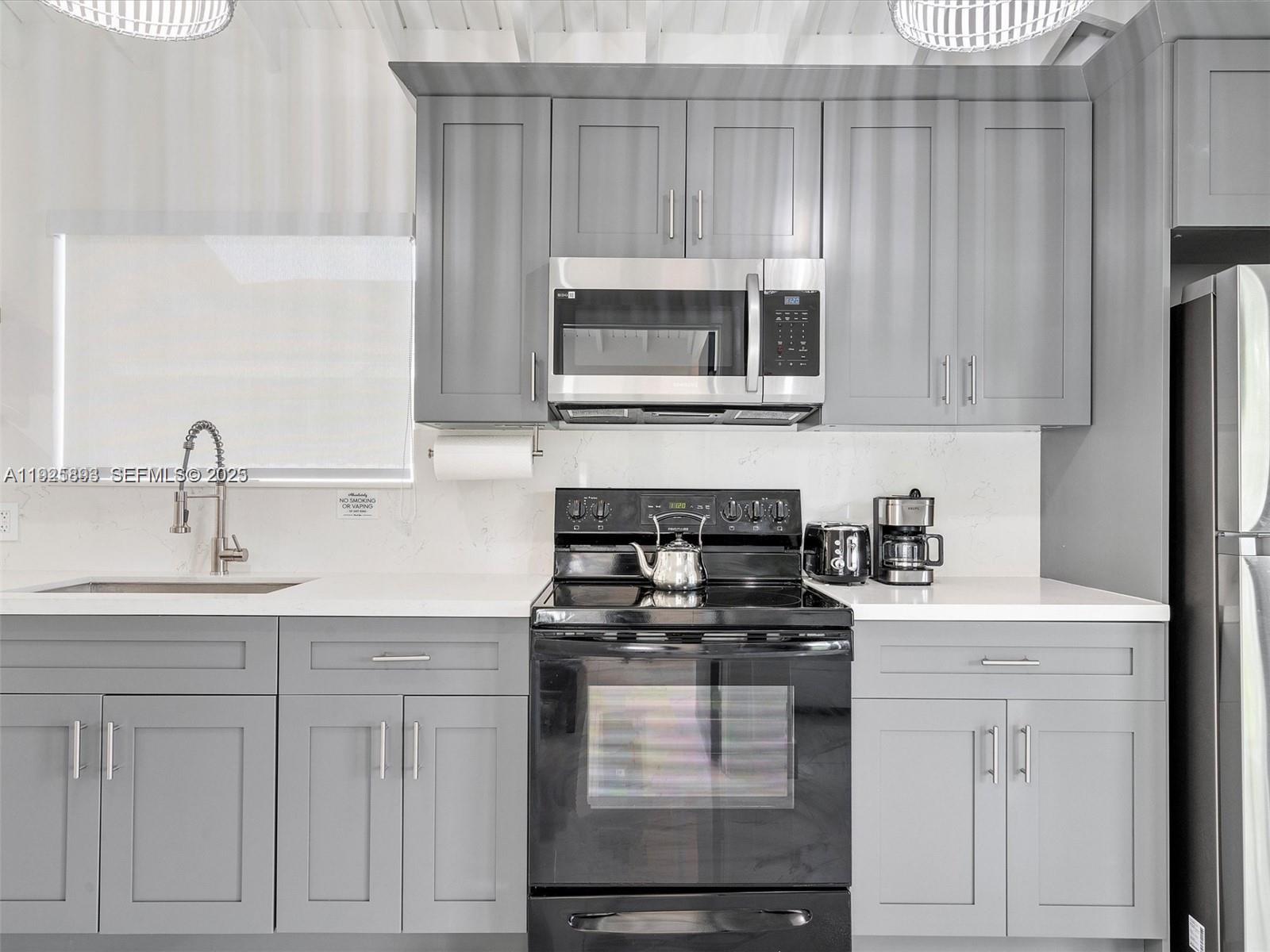 2171 NW 49th St Miami, FL 33142