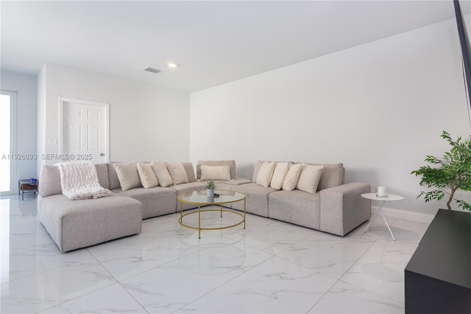 1968 NW 25th Ave Miami, FL 33125