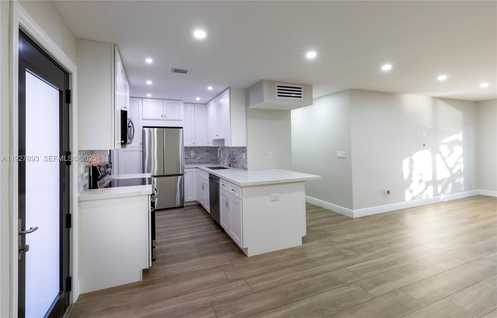 6855 Edgewater Dr #1DS