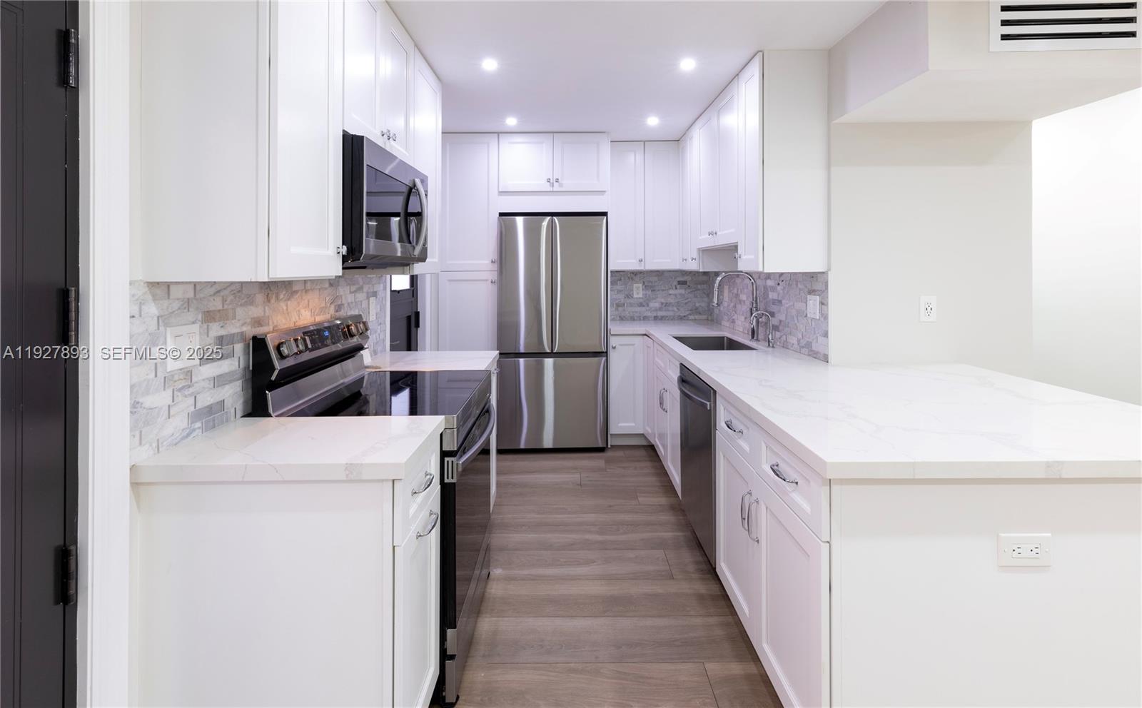 6855 Edgewater Dr #1DS Coral Gables, FL 33133