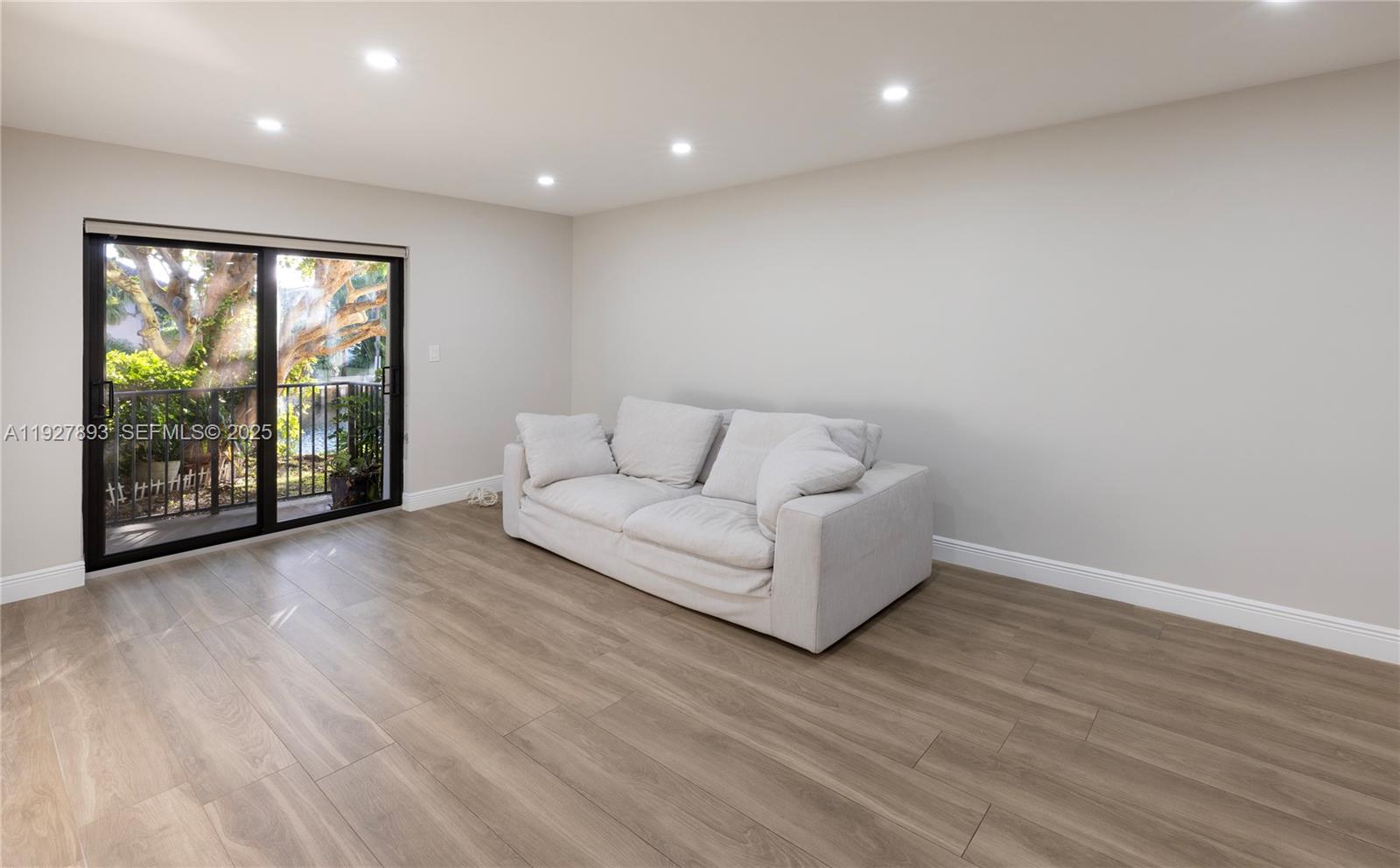 6855 Edgewater Dr #1DS Coral Gables, FL 33133