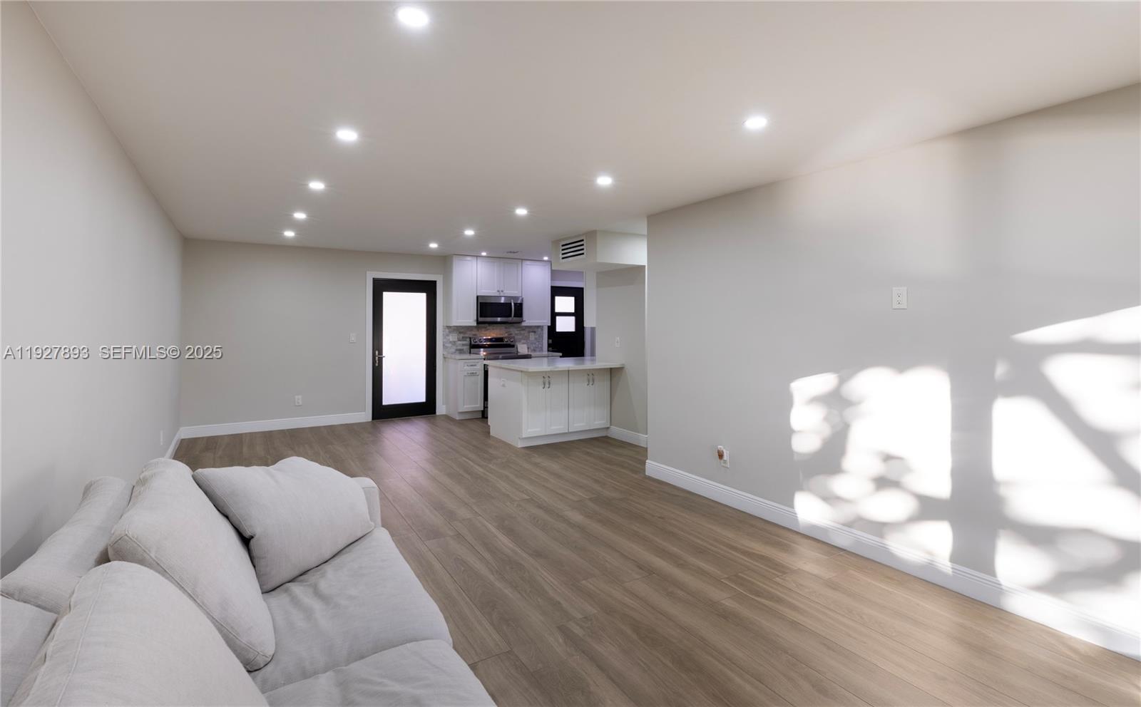 6855 Edgewater Dr #1DS Coral Gables, FL 33133