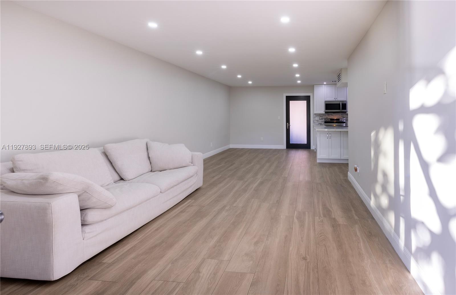 6855 Edgewater Dr #1DS Coral Gables, FL 33133