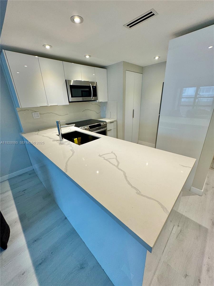 600 NE 36th St #720 Miami, FL 33137