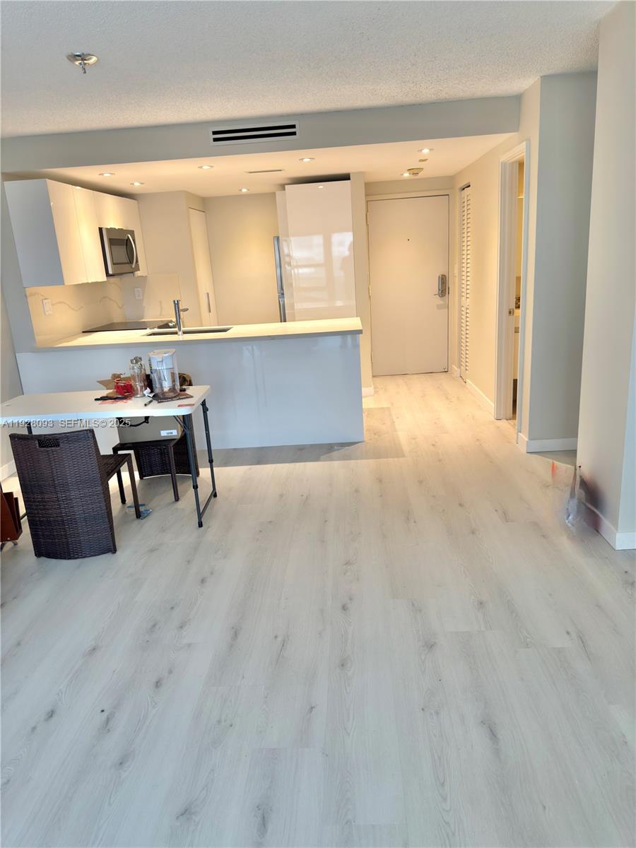 600 NE 36th St #720 Miami, FL 33137