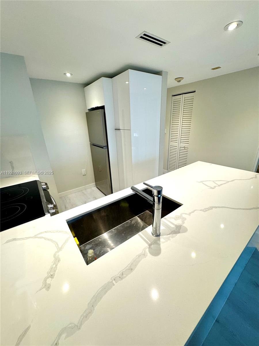 600 NE 36th St #720 Miami, FL 33137