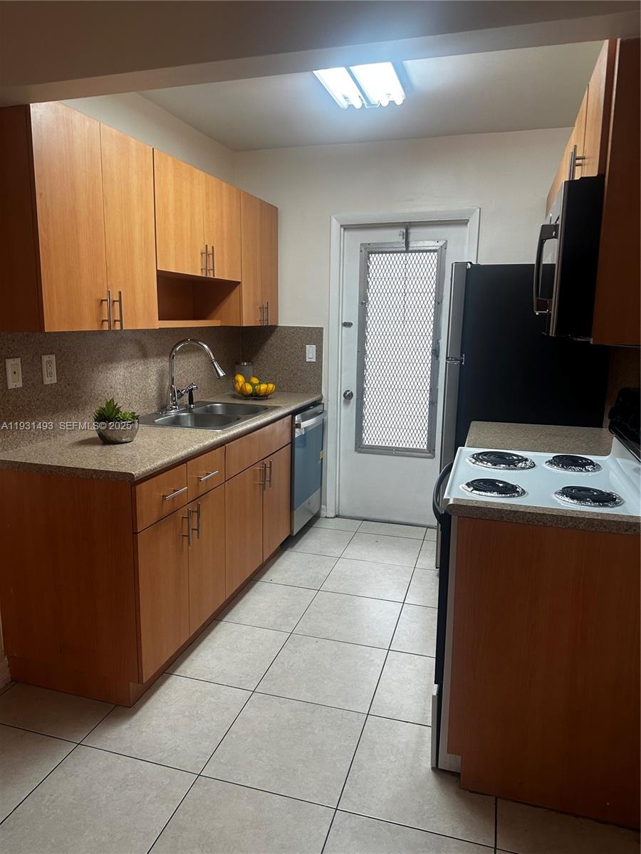 1855 Plunkett St #209