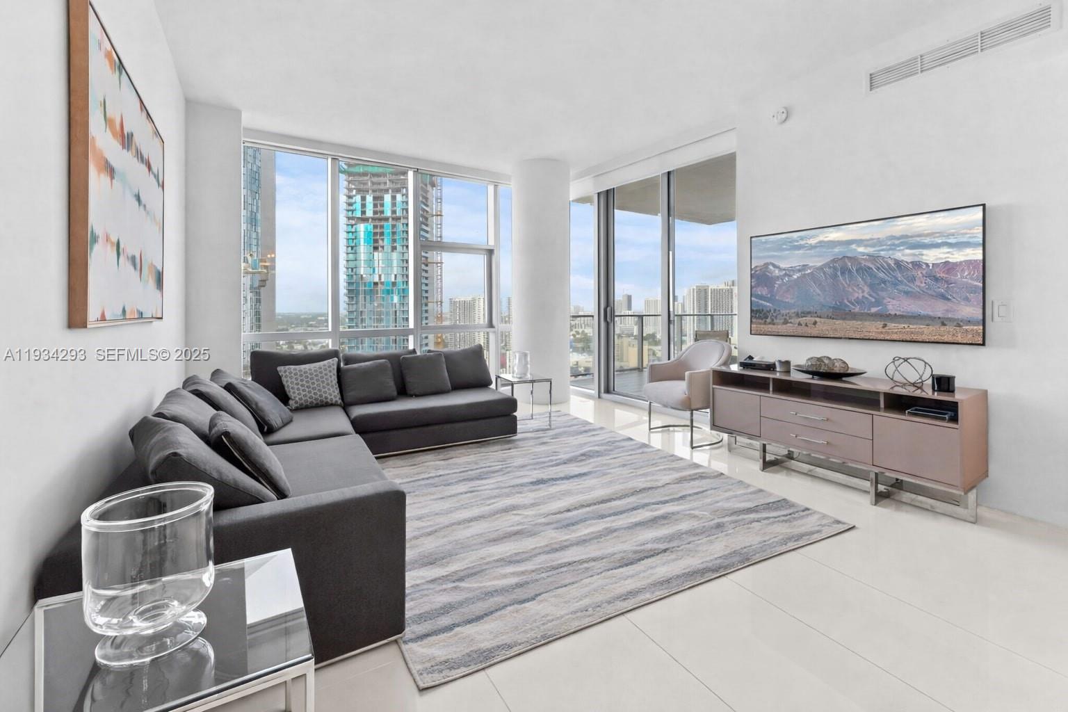 image Paramount Miami Worldcenter1