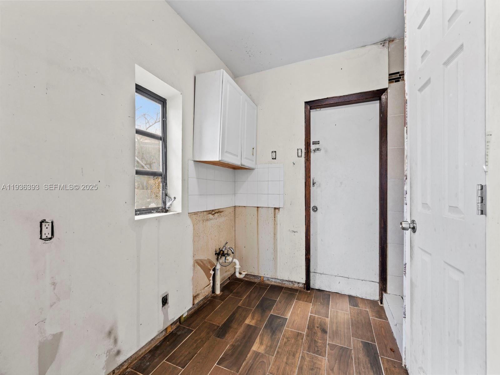 330 SW 52nd Ave Miami, FL 33134