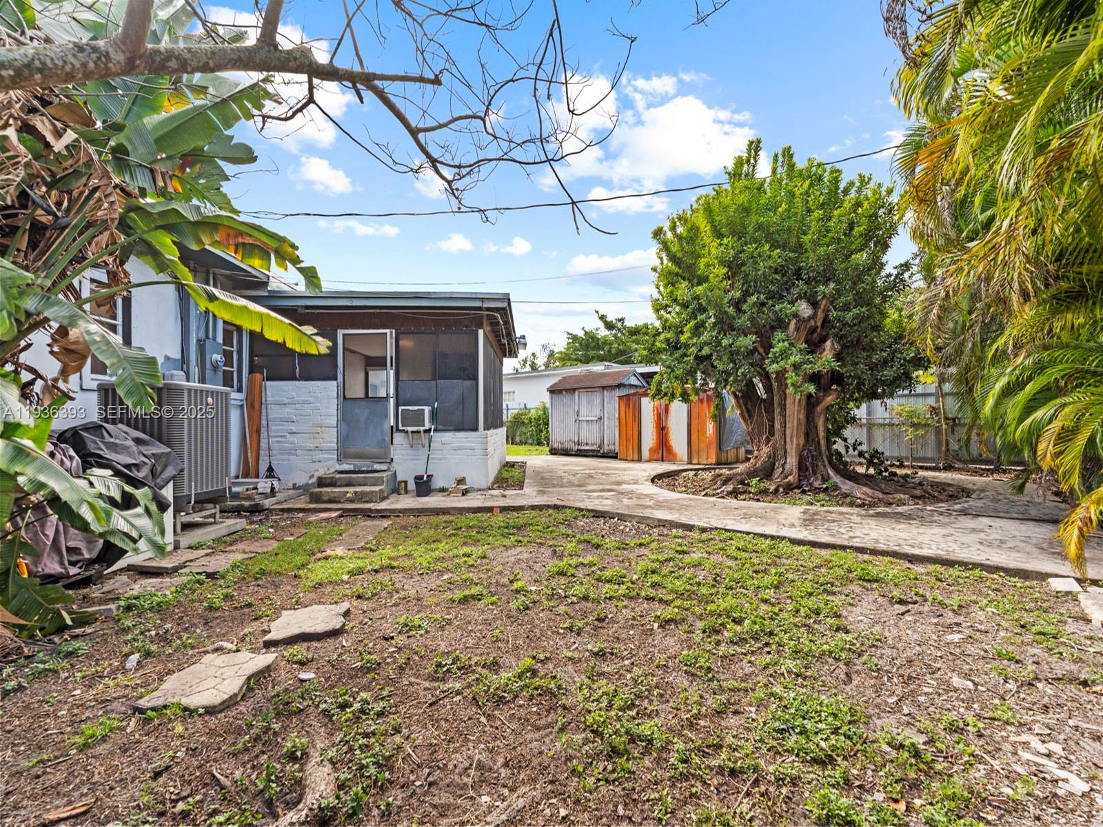 330 SW 52nd Ave Miami, FL 33134