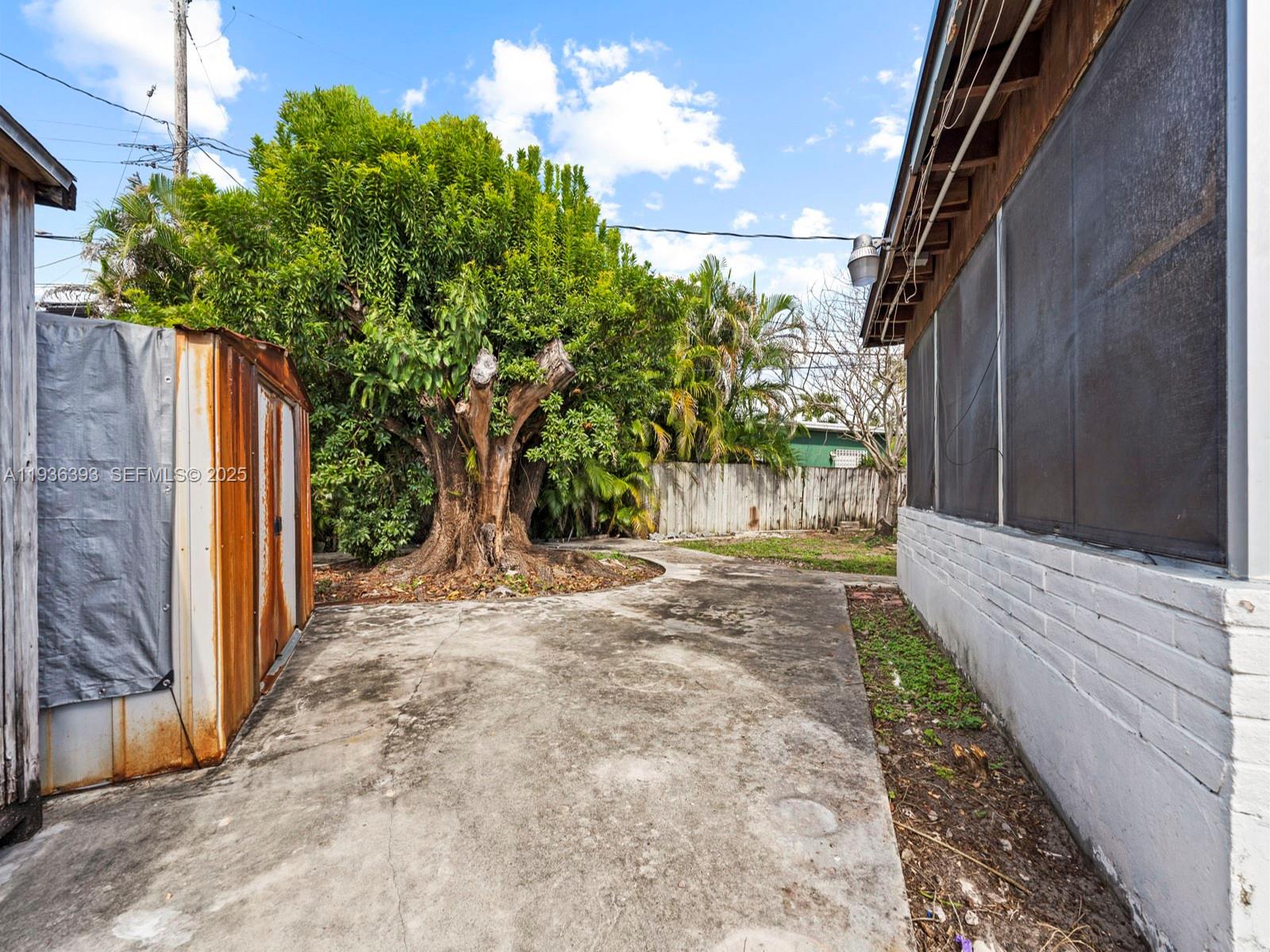 330 SW 52nd Ave Miami, FL 33134