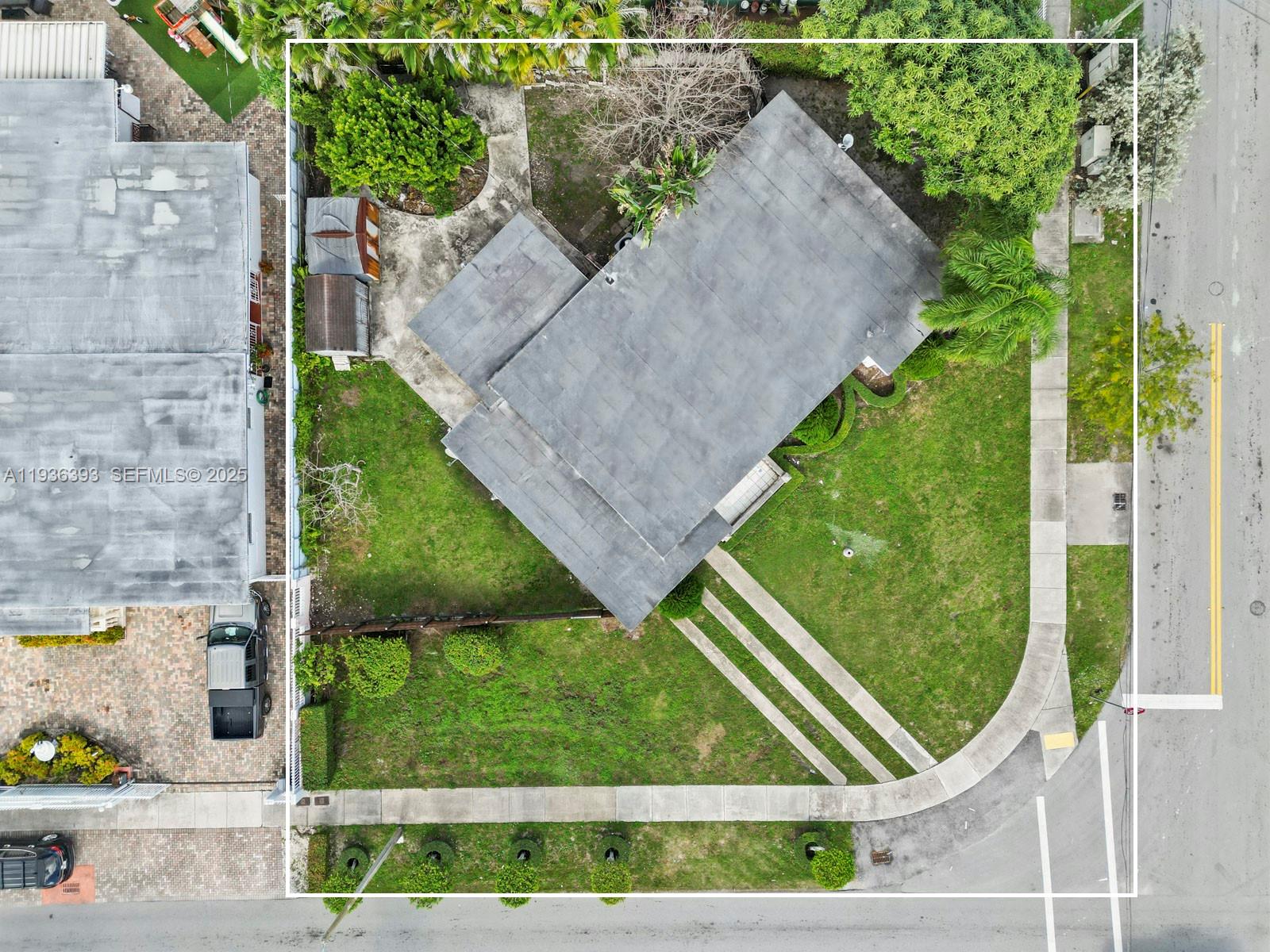 330 SW 52nd Ave Miami, FL 33134