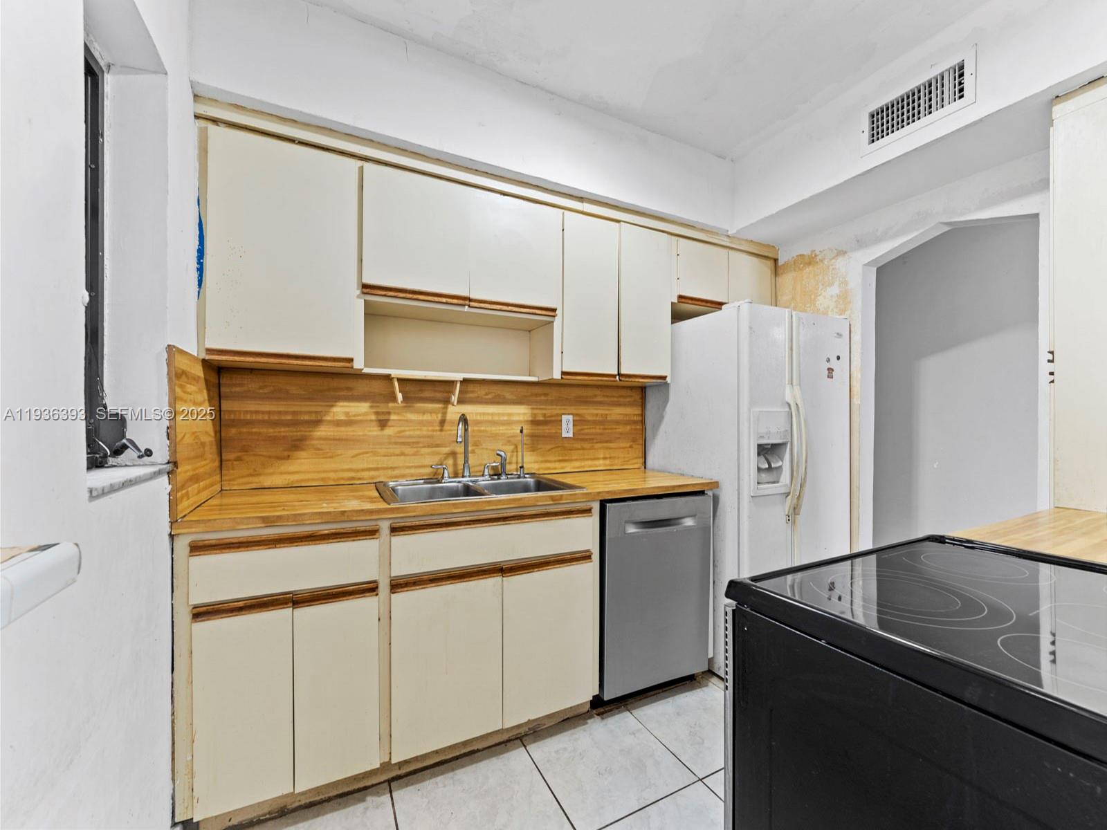 330 SW 52nd Ave Miami, FL 33134