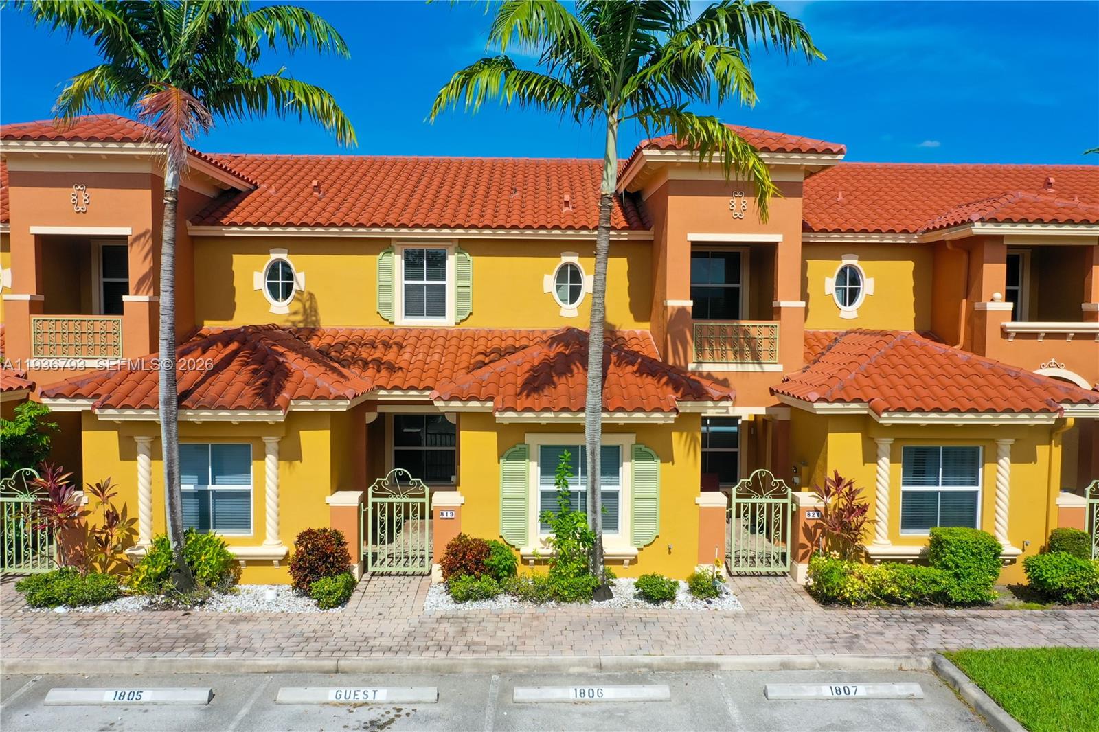 819 SW 143rd Ave #1804