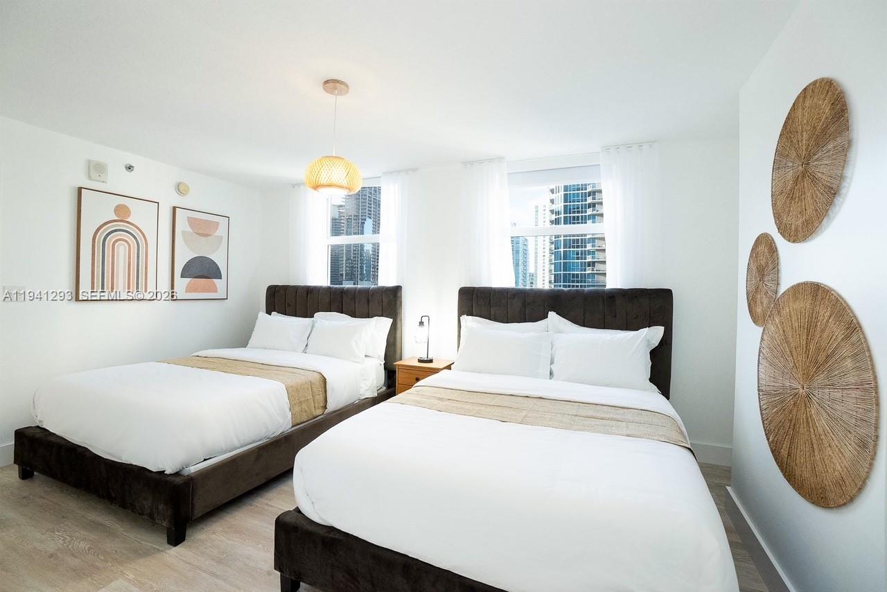 1200 Brickell Bay Dr #3524 Miami, FL 33131