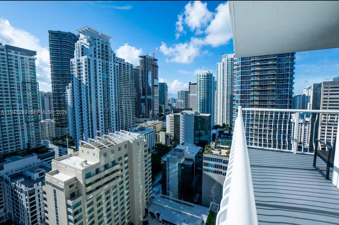 1200 Brickell Bay Dr #3524 Miami, FL 33131