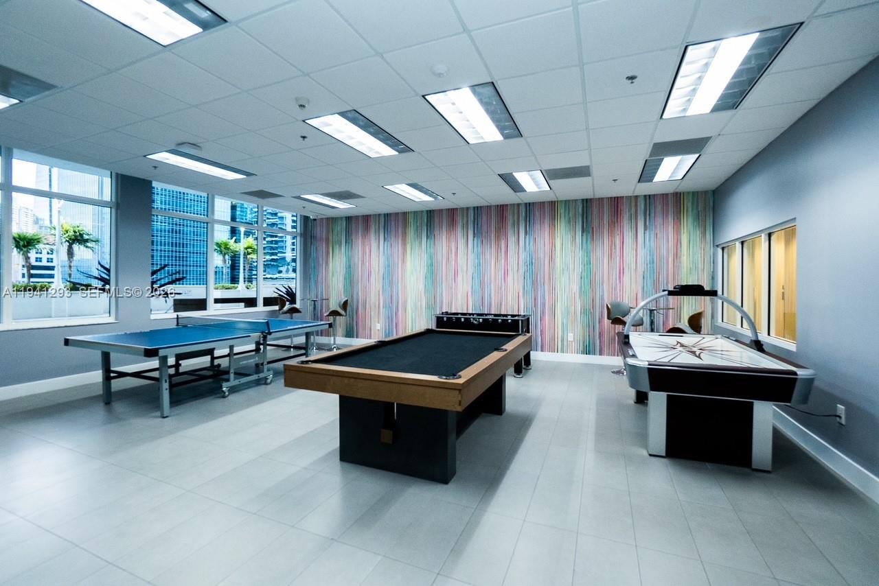 1200 Brickell Bay Dr #3524 Miami, FL 33131