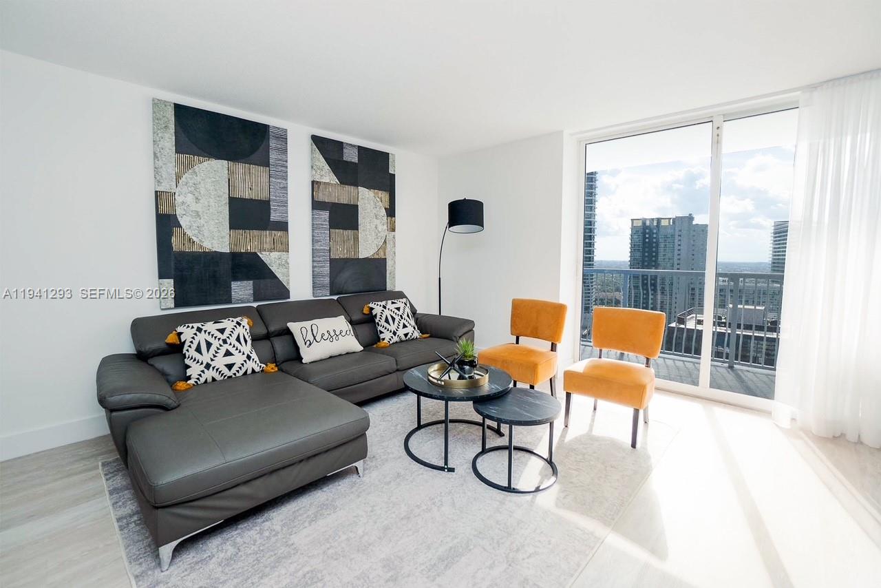 1200 Brickell Bay Dr #3524 Miami, FL 33131