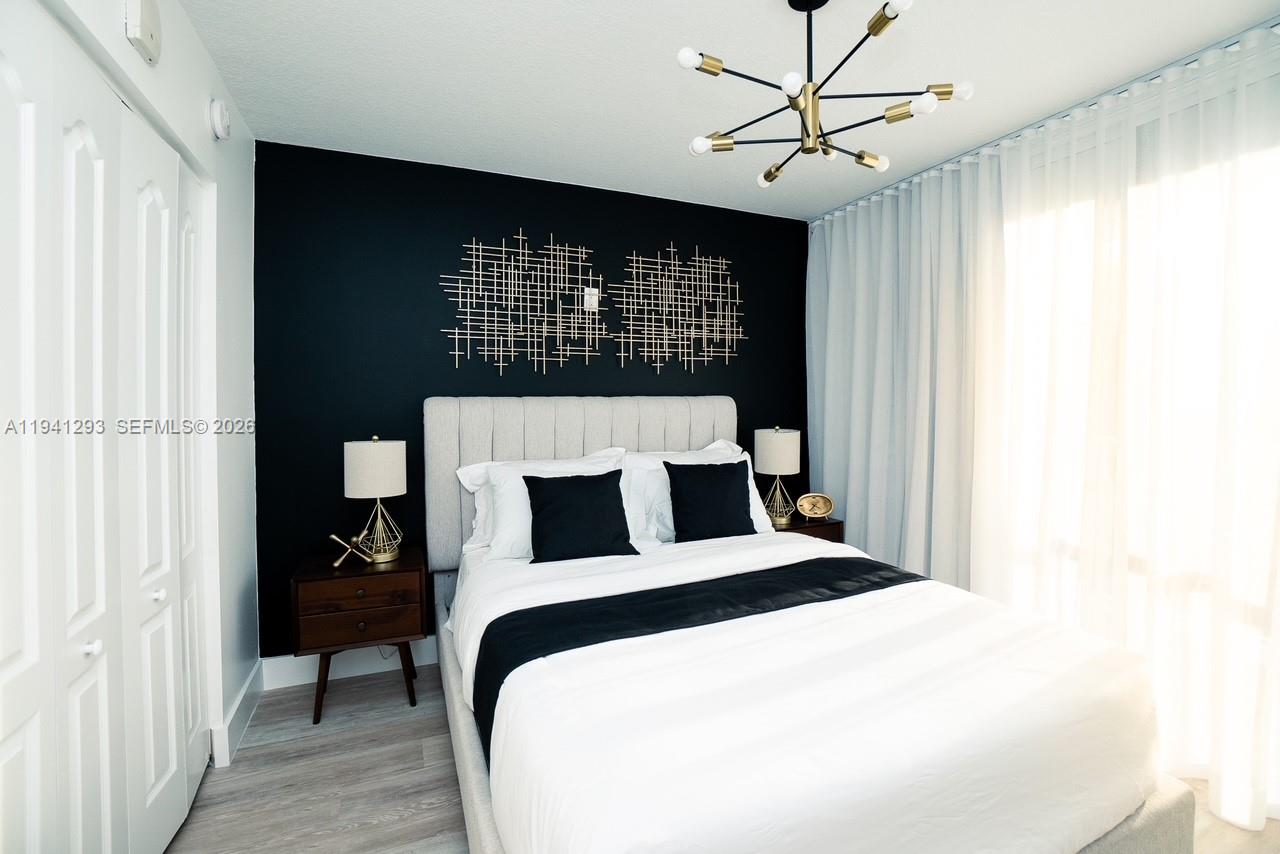 1200 Brickell Bay Dr #3524 Miami, FL 33131