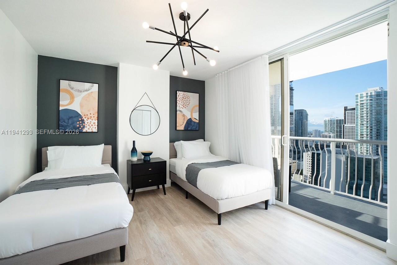 1200 Brickell Bay Dr #3524 Miami, FL 33131