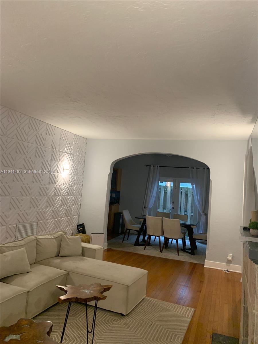 329 W 28th St Miami Beach, FL 33140