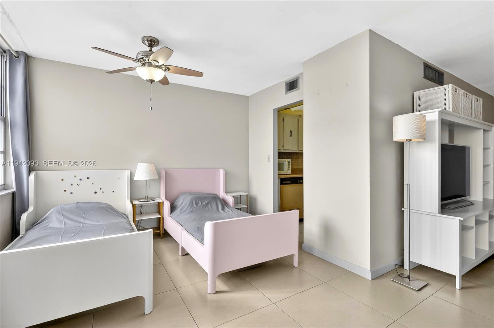 image Winston Towers 500 Condo13