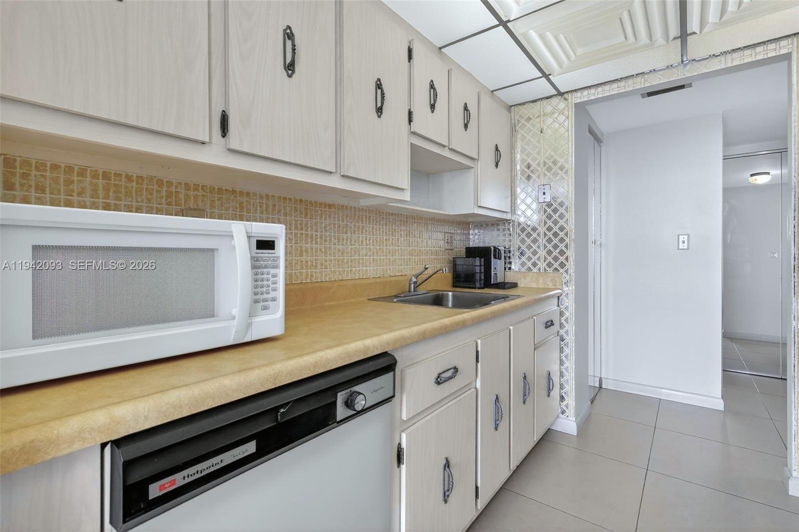 image Winston Towers 500 Condo16