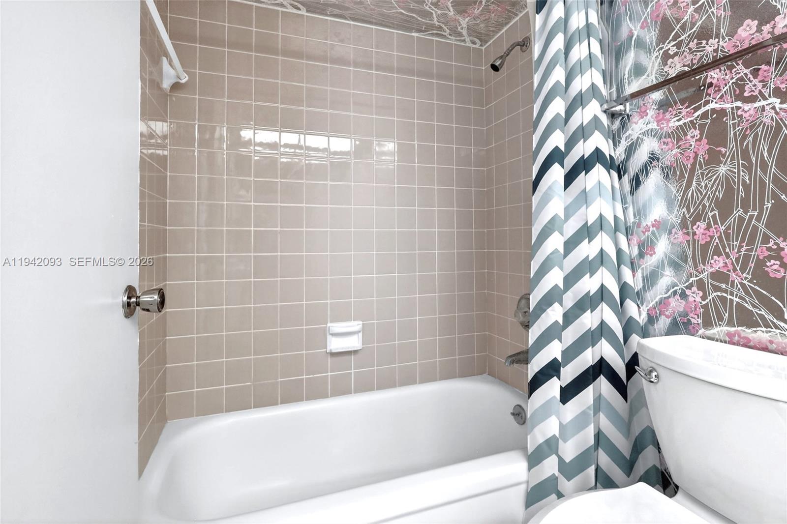 image Winston Towers 500 Condo24