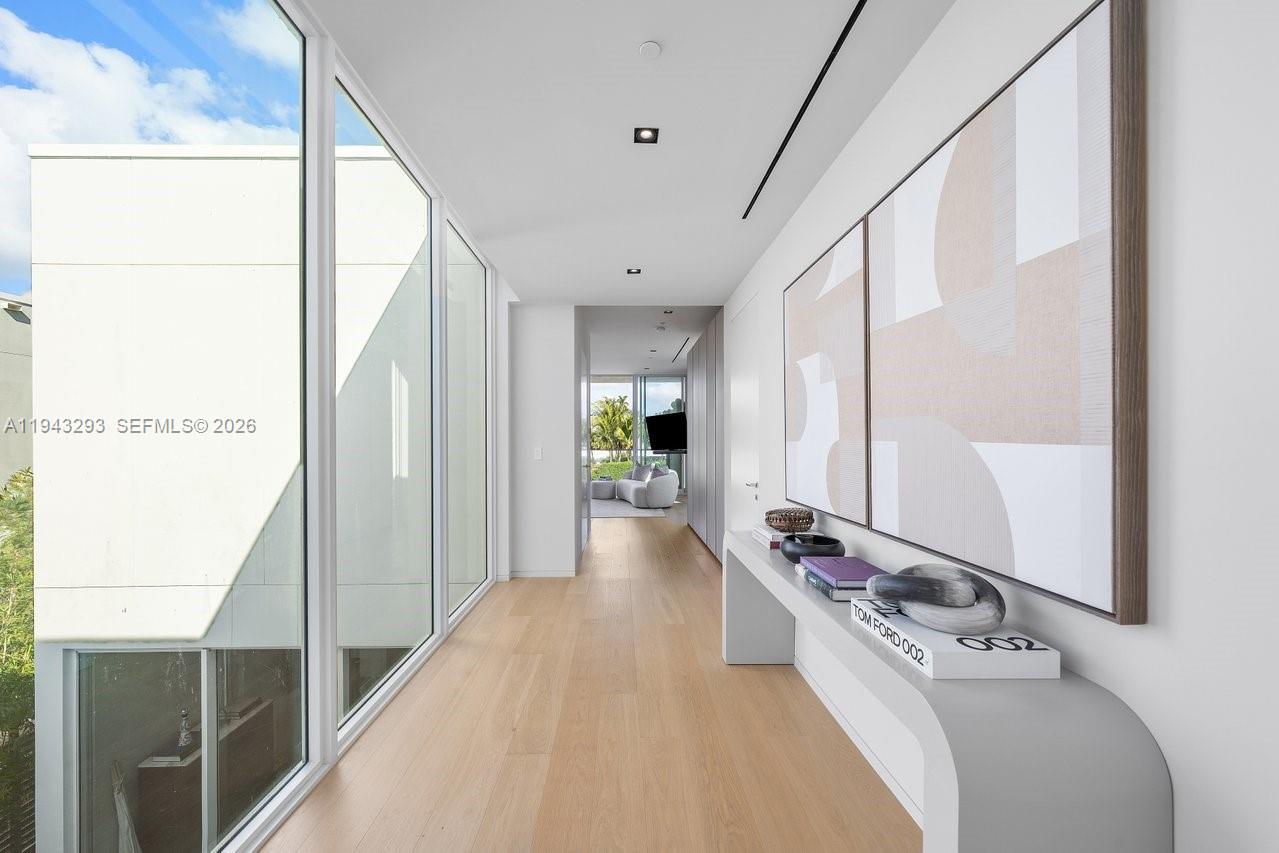 1011 W 48th St Miami Beach, FL 33140