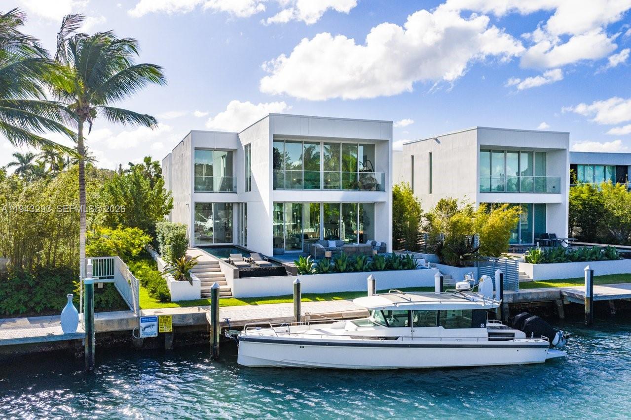 1011 W 48th St Miami Beach, FL 33140