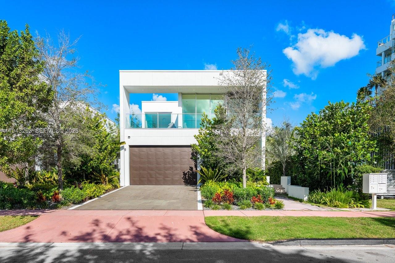 1011 W 48th St Miami Beach, FL 33140