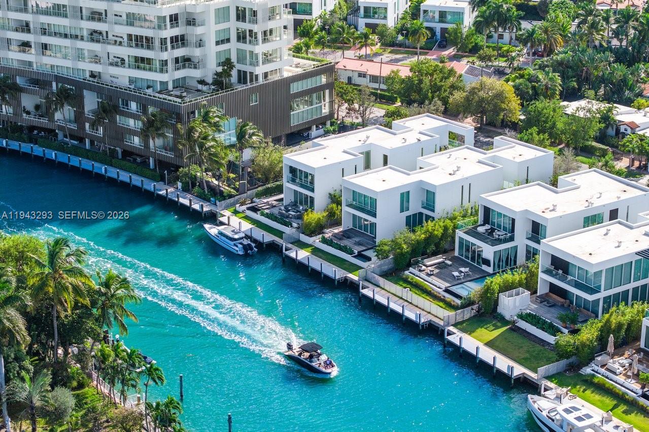 1011 W 48th St Miami Beach, FL 33140