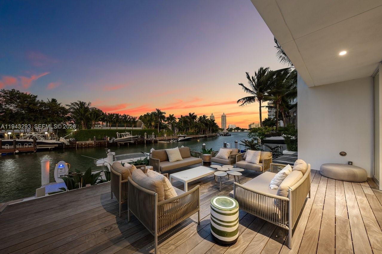 1011 W 48th St Miami Beach, FL 33140