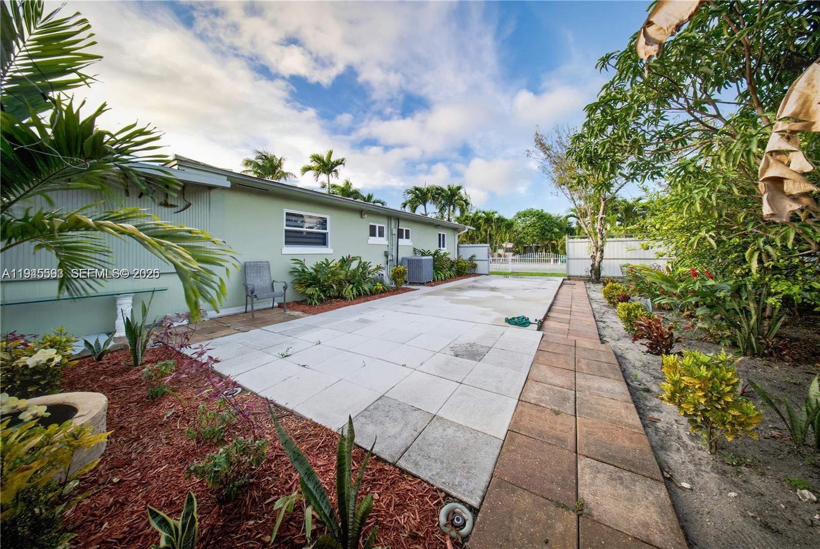 300 NE 175th St North Miami Beach, FL 33162