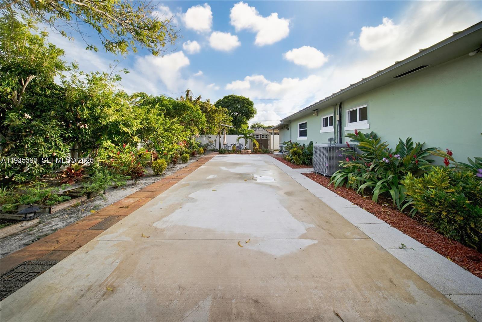 300 NE 175th St North Miami Beach, FL 33162