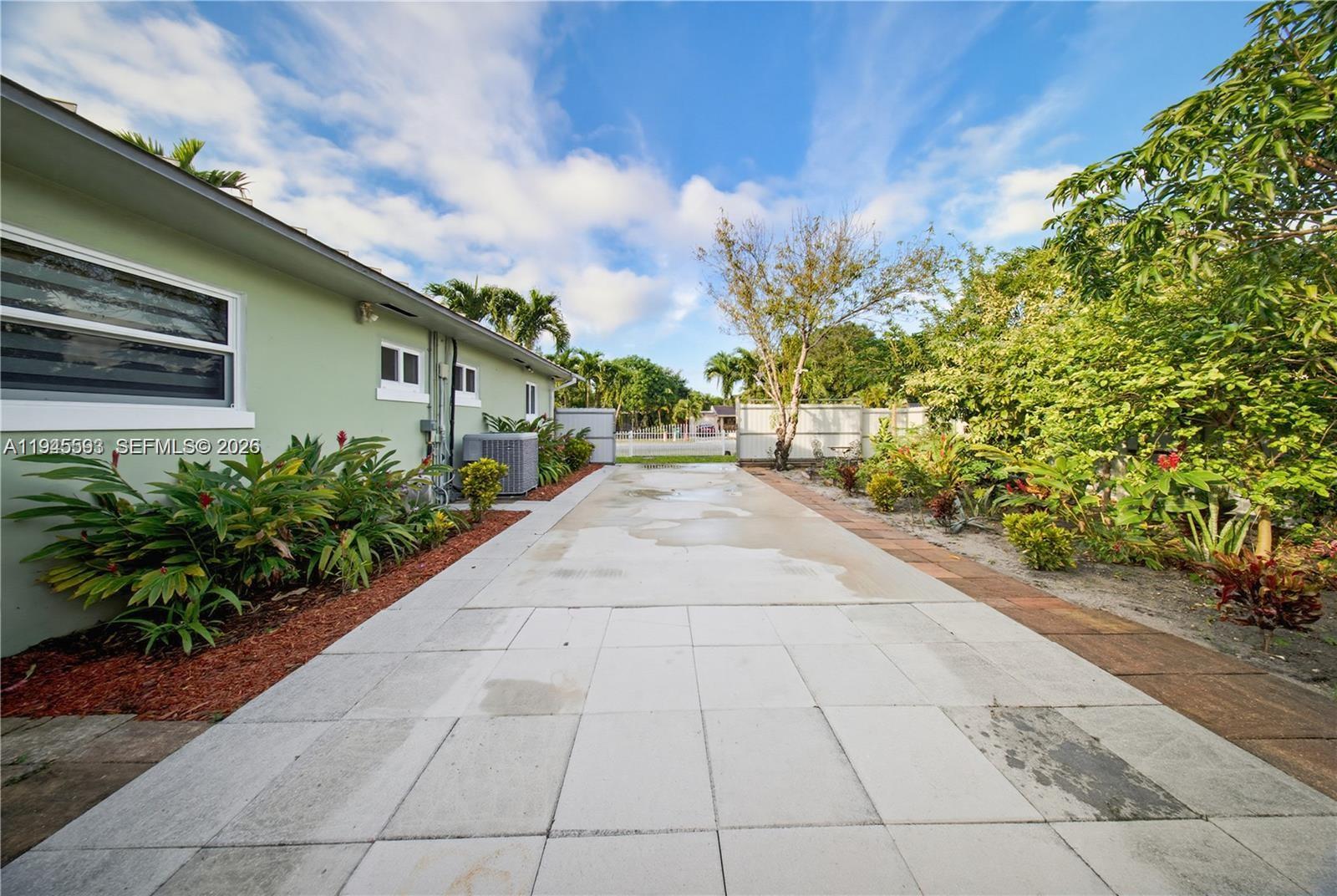 300 NE 175th St North Miami Beach, FL 33162