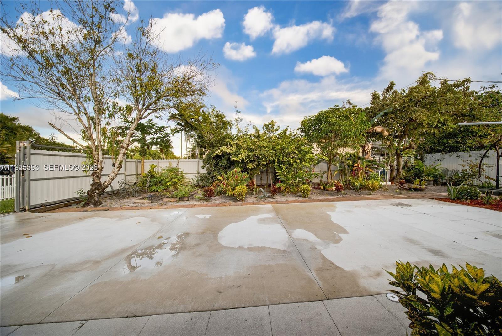 300 NE 175th St North Miami Beach, FL 33162