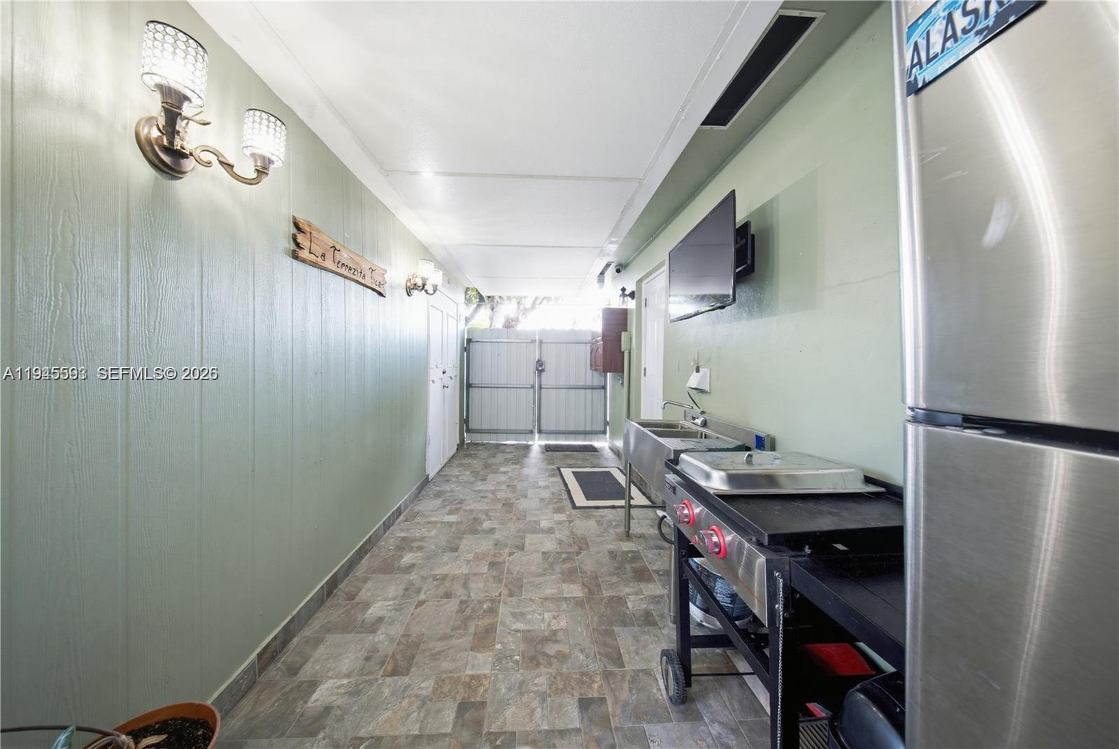 300 NE 175th St North Miami Beach, FL 33162