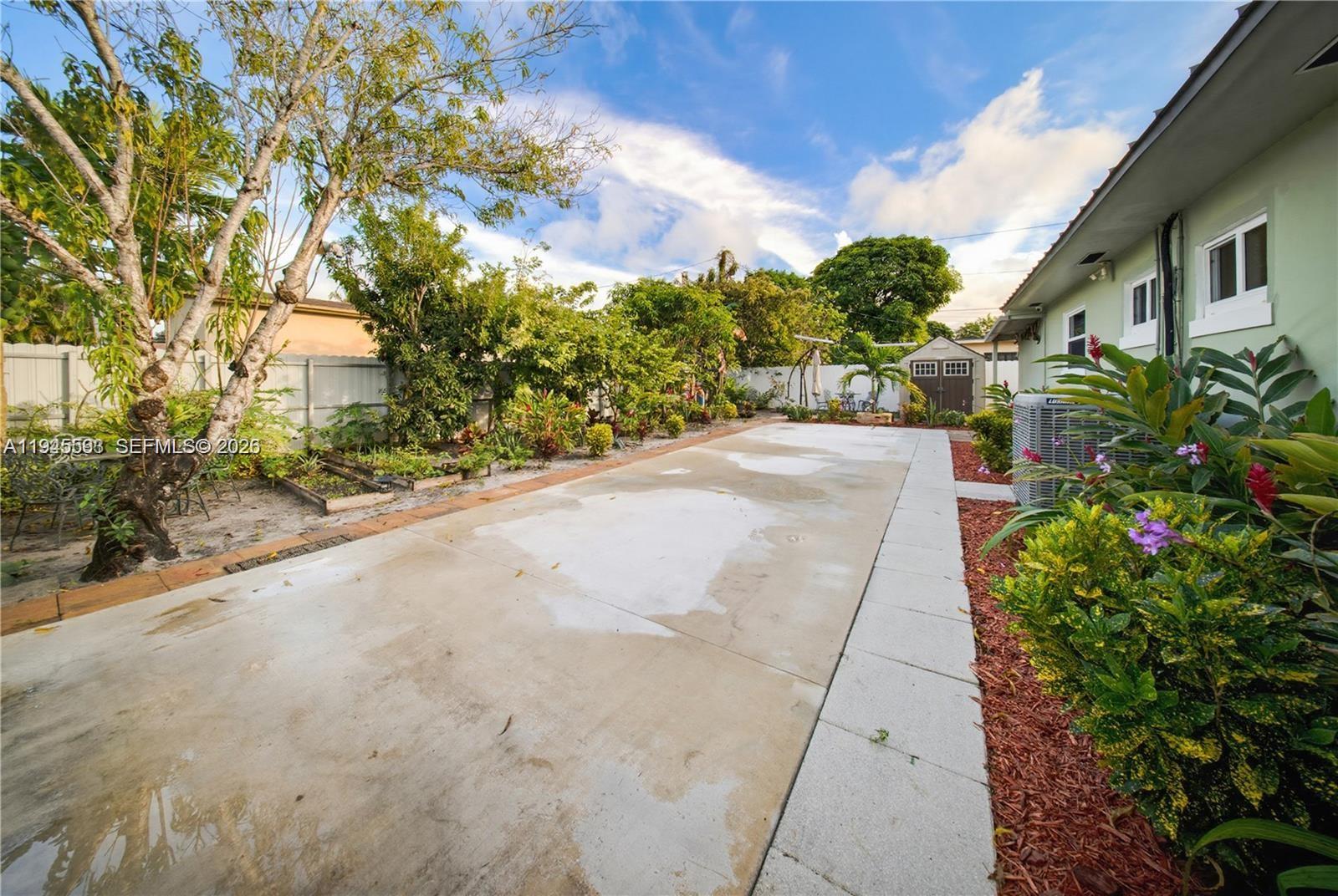 300 NE 175th St North Miami Beach, FL 33162