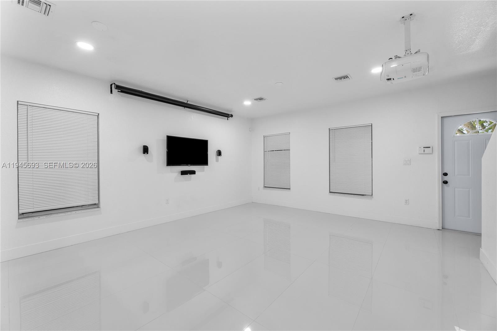 1541 NW 1st Ct Miami, FL 33136