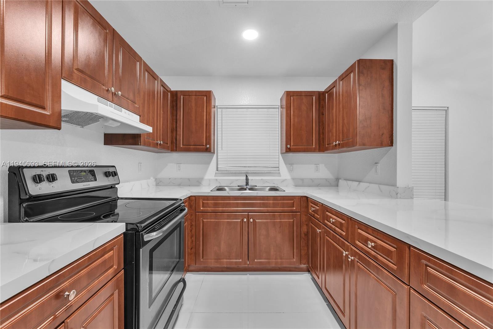 1541 NW 1st Ct Miami, FL 33136