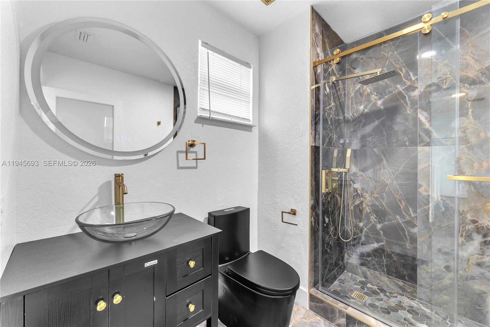 1541 NW 1st Ct Miami, FL 33136