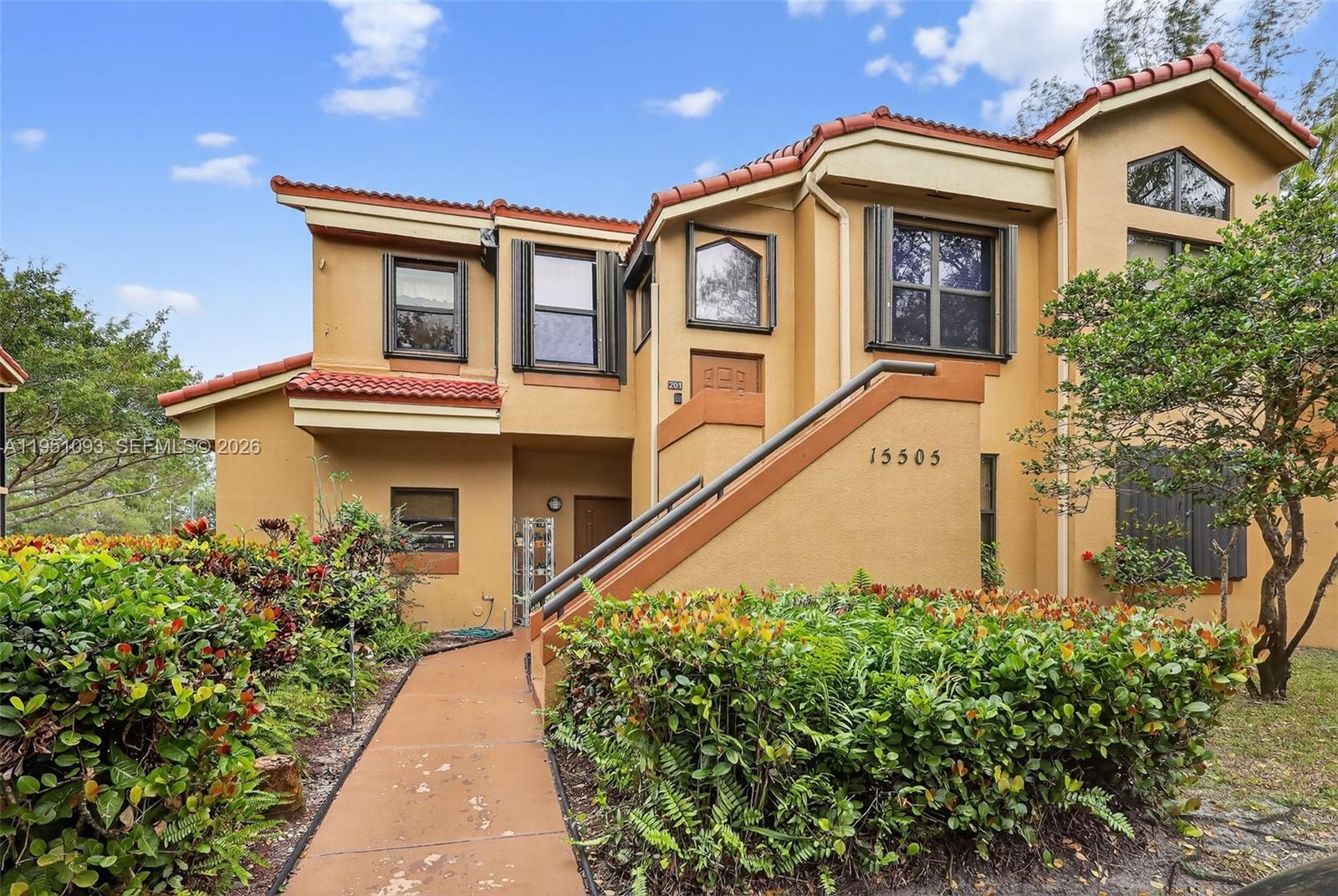 15505 N Miami Lakeway N #201