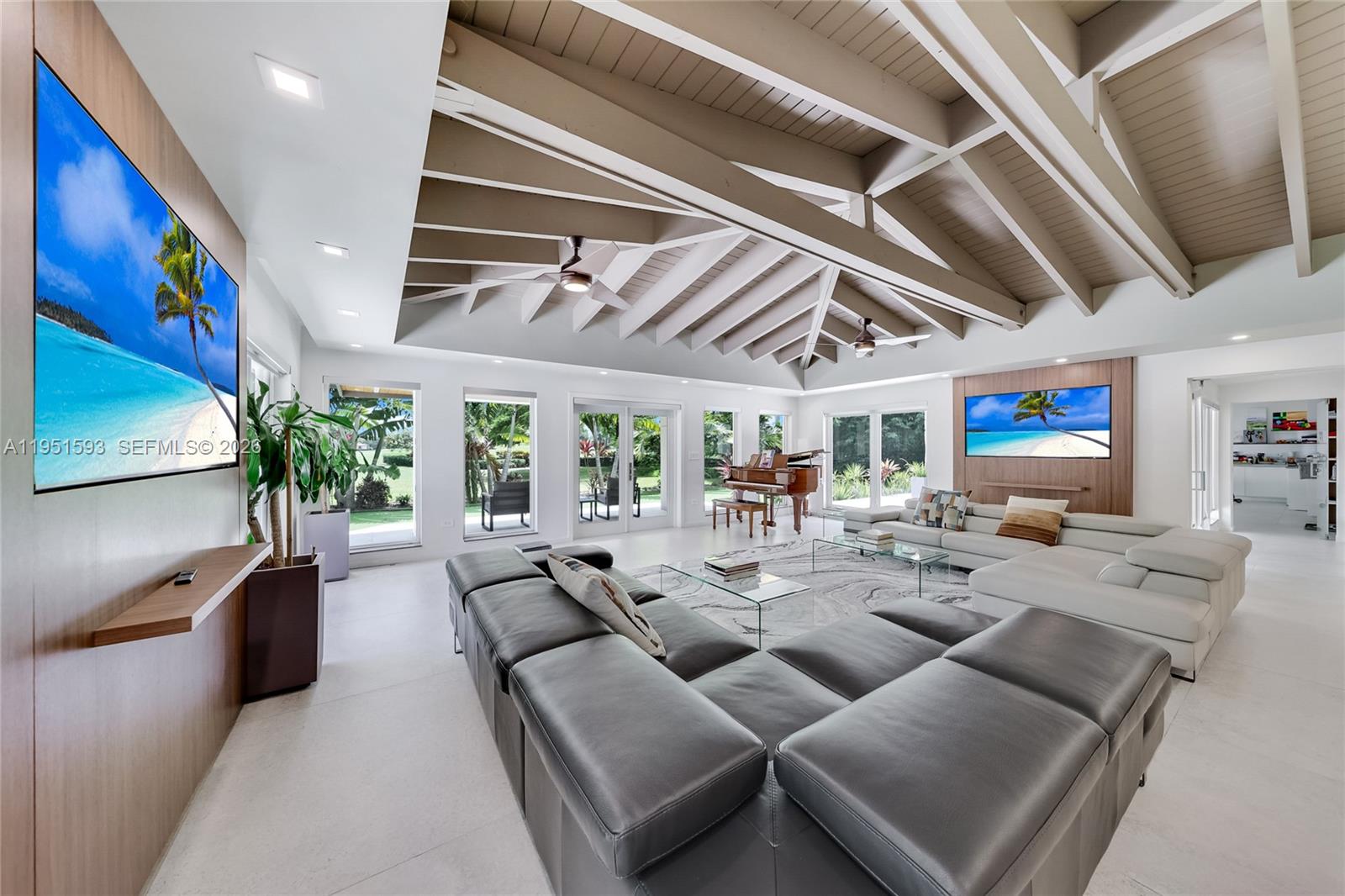 4144 Pinta Ct Coral Gables, FL 33146