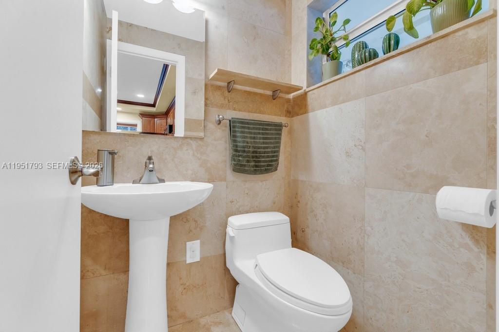 3655 SW 17th St Miami, FL 33145