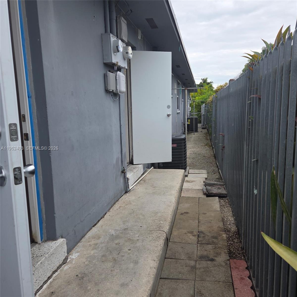 7056 SW 22nd St Miami, FL 33155