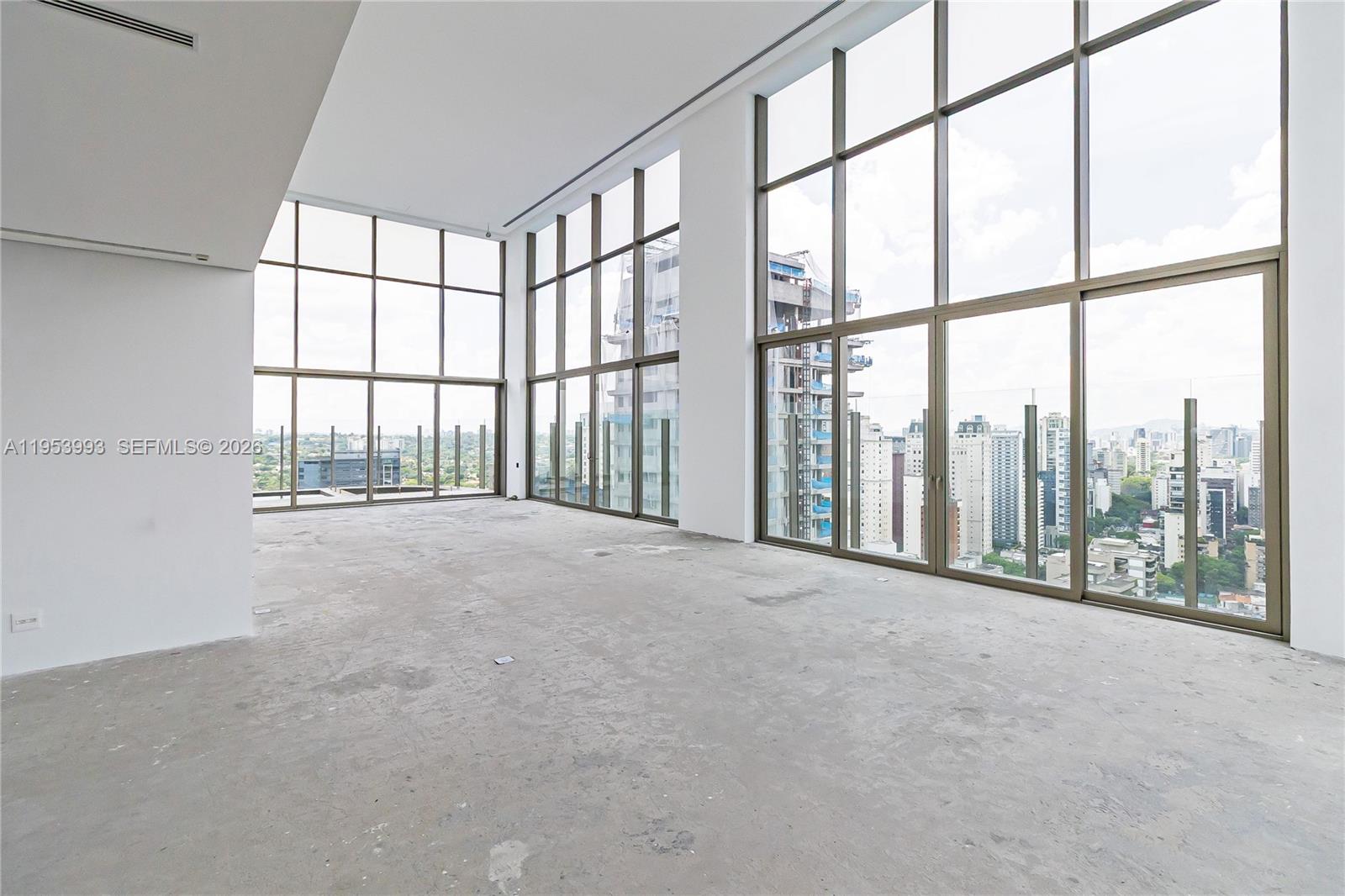 303 Rua Lopes Neto #21/22 