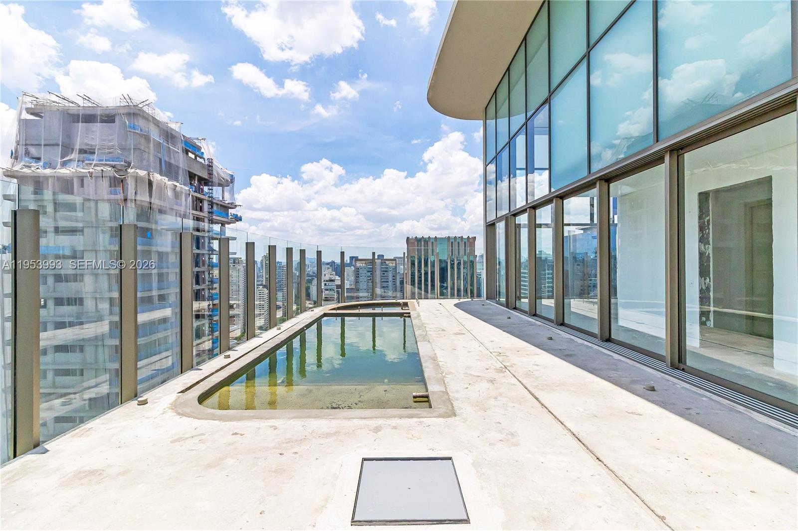 303 Rua Lopes Neto #21/22 